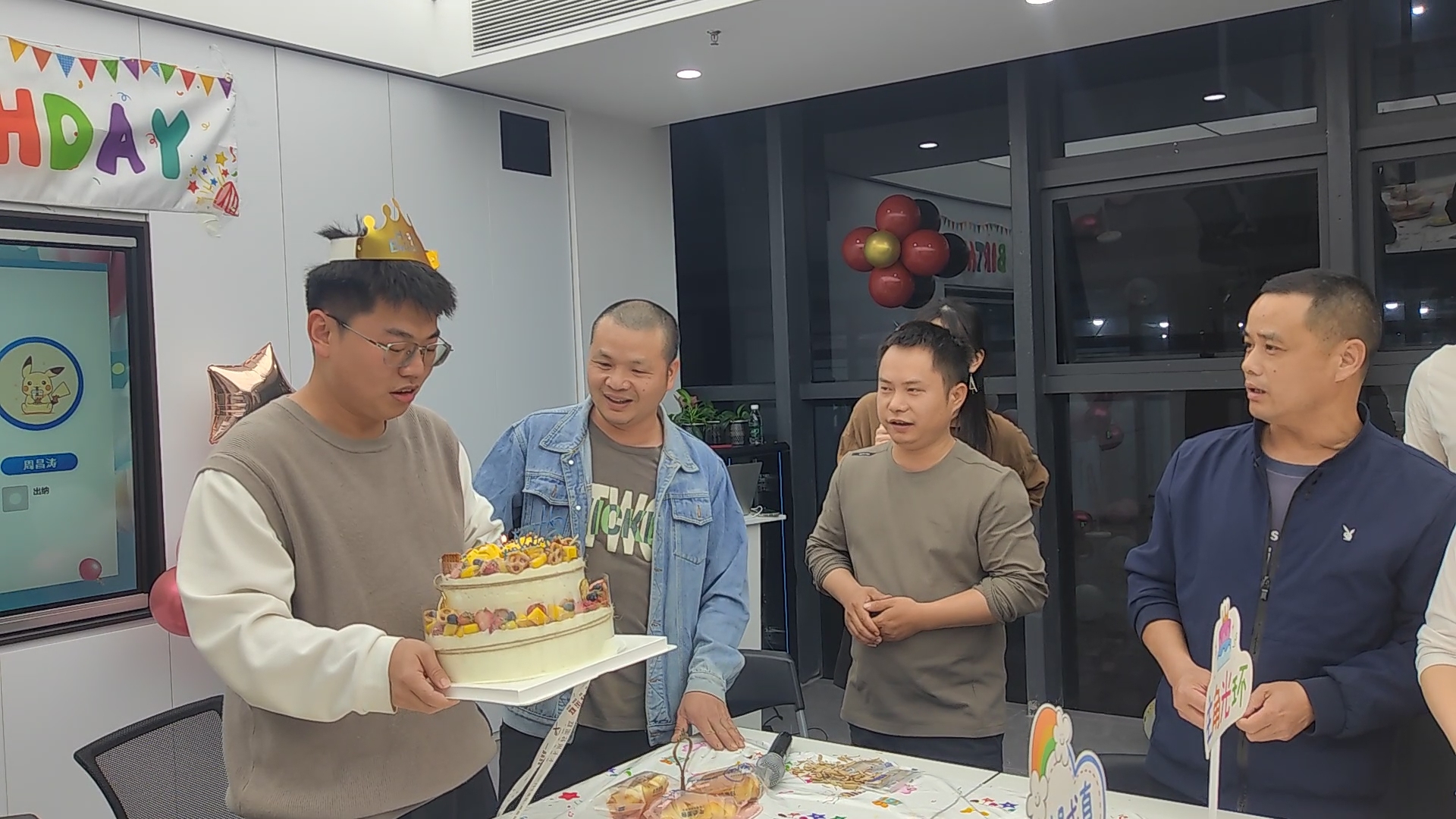 1774672658636817.jpg 吹蛋糕.jpg