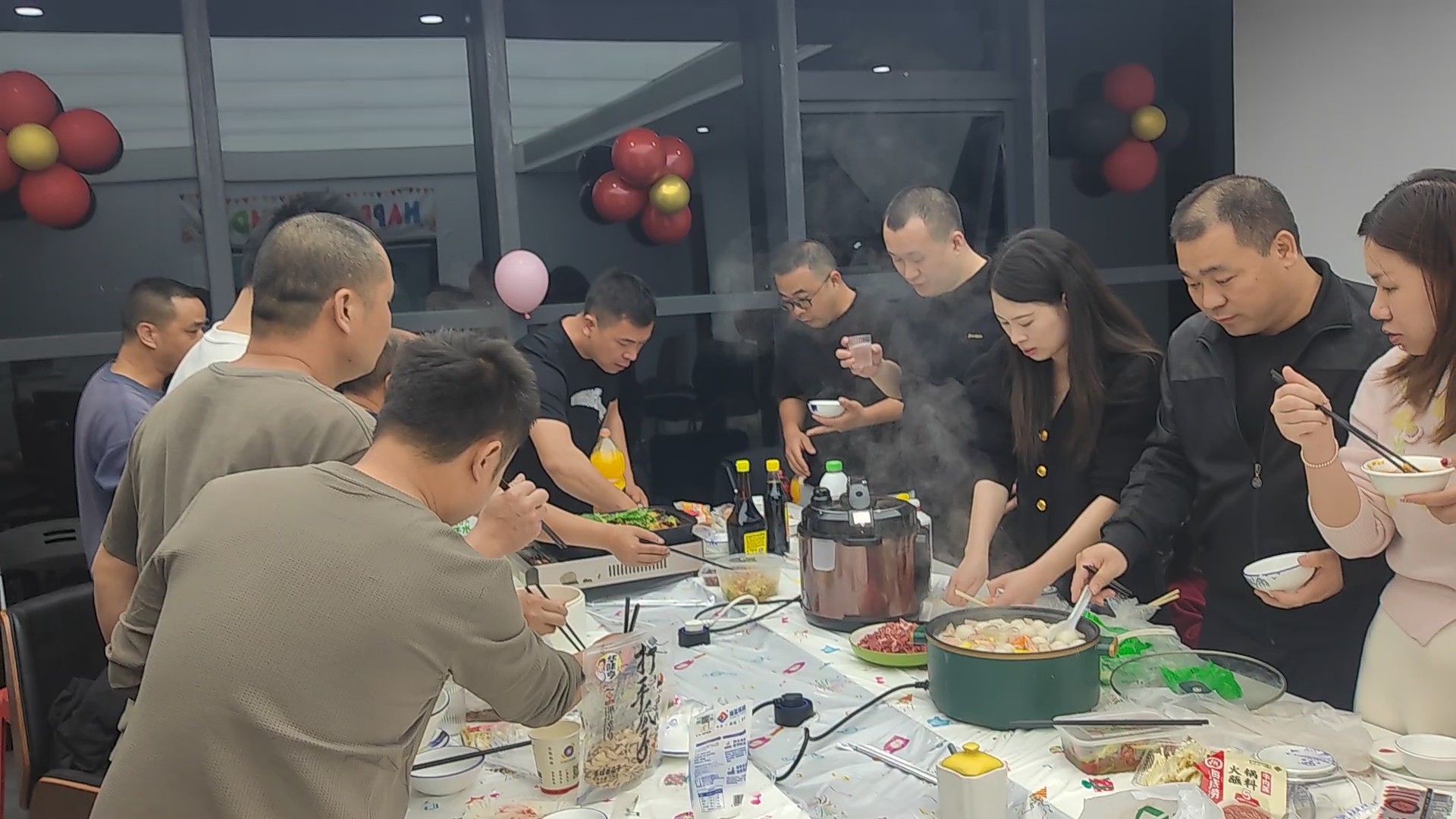 1774672703880522.jpg 聚餐1.jpg